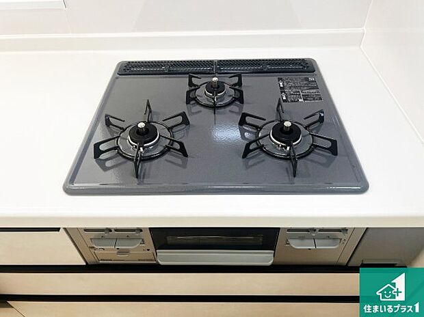 【コンロ】ダブル高火力Ｓｉセンサー付きコンロ！３口あるので、まとめて料理をする時も大活躍！