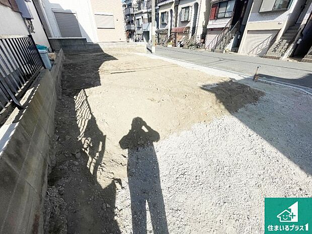 【外観】周辺は落ち着いた街並みの住宅地！子育てがしやすい住環境です！まだ未完成ですが、現地でしかわからない事もございます。是非一度ご覧ください。