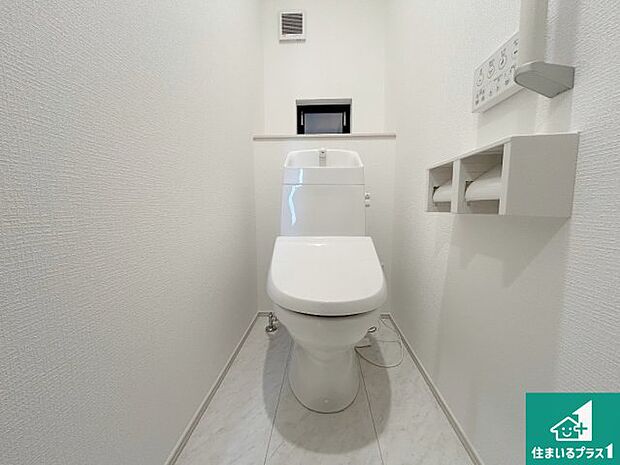 【トイレ】1・2階の2ヶ所にあるので、朝の忙しい時間の順番待ちもなく、深夜の利用にも大変便利です。