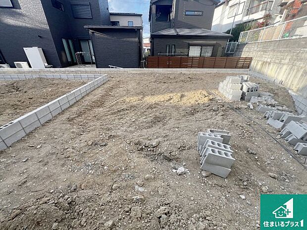 【外観】現在建築中！落ち着いた街並みで新生活を始めることが出来そう！周辺の物件も併せてご紹介させて頂きます！