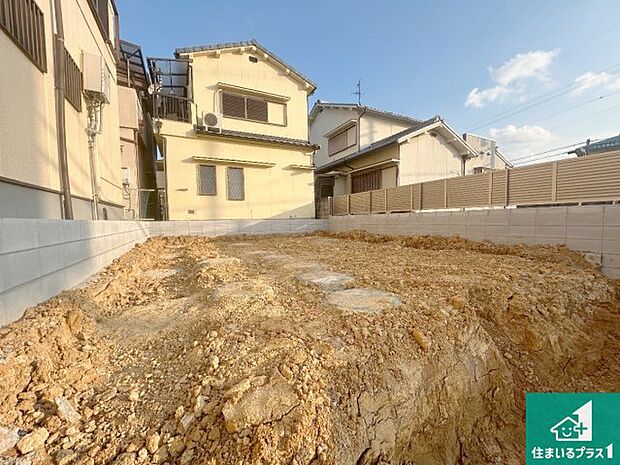 【外観】周辺は落ち着いた街並みの住宅地！子育てがしやすい住環境です！まだ未完成ですが、現地でしかわからない事もございます。是非一度ご覧ください。