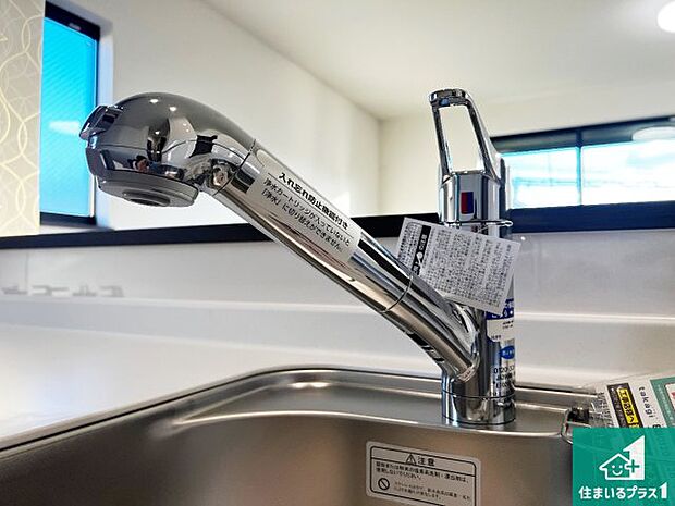 【キッチン水栓】浄水器を内蔵！炊飯時、お茶を作る時に安心してお水を使えます！お湯と冷水、浄水と原水、シャワーの切替えもワンタッチです！