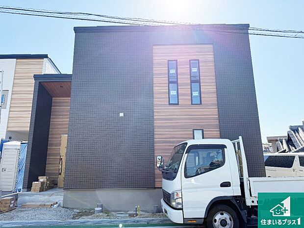 【外観】周辺は落ち着いた街並みの住宅地!子育てがしやすい住環境です!まだ未完成ですが、現地でしかわからない事もございます。是非一度ご覧ください。