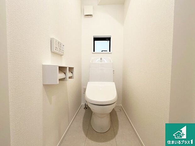 【トイレ】1・2階の2ヶ所にあるので、朝の忙しい時間の順番待ちもなく、深夜の利用にも大変便利です。