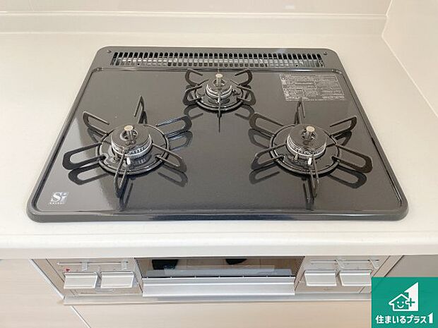 【コンロ】ダブル高火力Ｓｉセンサー付きコンロ！３口あるので、まとめて料理をする時も大活躍！