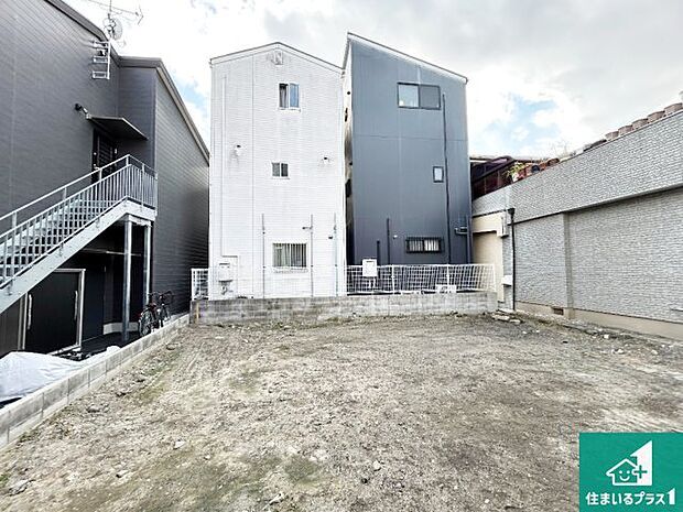 【外観】周辺は落ち着いた街並みの住宅地！子育てがしやすい住環境です！まだ未完成ですが、現地でしかわからない事もございます。是非一度ご覧ください。