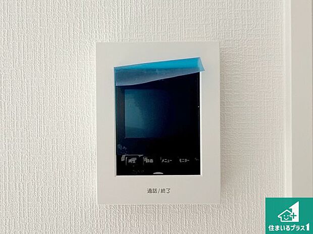 【カラーモニターインターホン】声だけでなく来訪者の姿や顔がモニターで確認できるので、小さなお子様がいらっしゃるご家庭でも安心できます！
