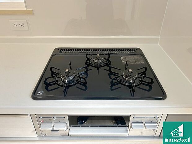 【コンロ】ダブル高火力Ｓｉセンサー付きコンロ！３口あるので、まとめて料理をする時も大活躍！