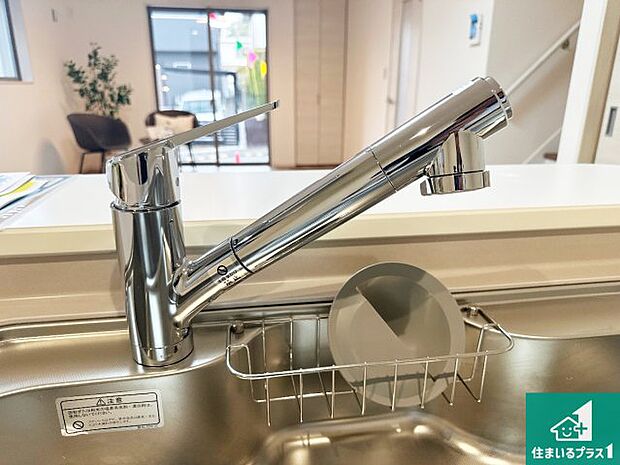 【キッチン水栓】浄水器を内蔵!炊飯時、お茶を作る時に安心してお水を使えます!お湯と冷水、浄水と原水、シャワーの切替えもワンタッチです!
