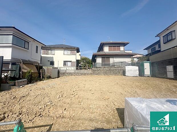 【外観】周辺は落ち着いた街並みの住宅地!子育てがしやすい住環境です!まだ未完成ですが、現地でしかわからない事もございます。是非一度ご覧ください。