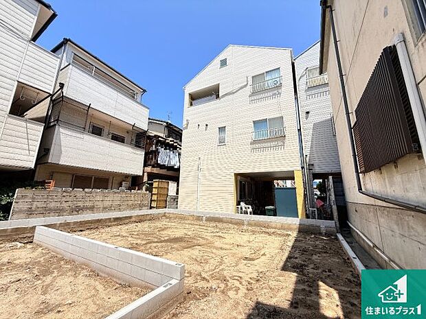 【外観】周辺は落ち着いた街並みの住宅地!子育てがしやすい住環境です!まだ未完成ですが、現地でしかわからない事もございます。是非一度ご覧ください。
