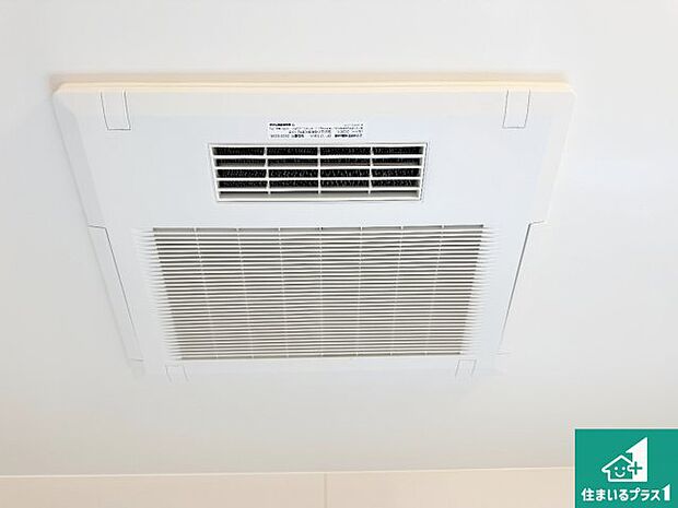 【浴室暖房乾燥機】四季を通して快適なバスライフをお手伝いする浴室暖房乾燥機!浴室の乾燥・暖房・涼風・換気はもちろん、24時間換気にも対応!