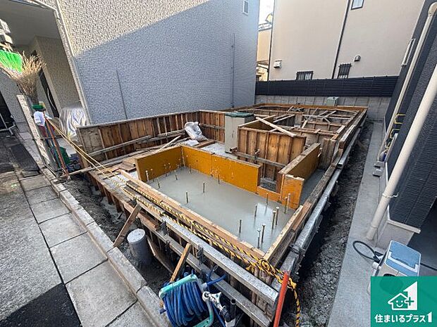 【外観】周辺は落ち着いた街並みの住宅地！子育てがしやすい住環境です！まだ未完成ですが、現地でしかわからない事もございます。是非一度ご覧ください。