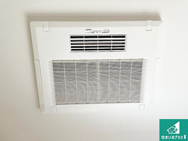 【浴室暖房乾燥機】四季を通して快適なバスライフをお手伝いする浴室暖房乾燥機!浴室の乾燥・暖房・涼風・換気はもちろん、24時間換気にも対応!