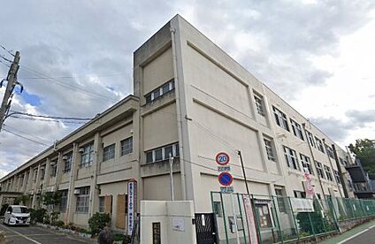 羽曳野市立高鷲小学校 徒歩1000m