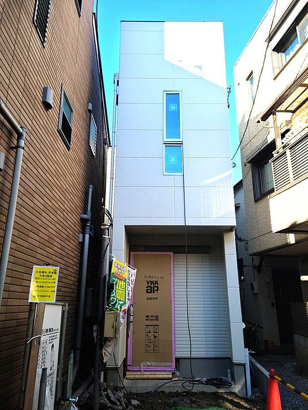 【外観写真】東向きに付き朝日が差し込む明るい邸宅です。