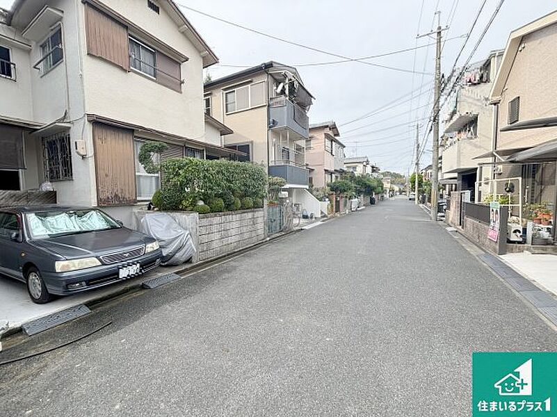 周辺は落ち着いた街並みの住宅地！子育てがしやすい住環境です！まだ未完成ですが、現地でしかわからない事もございます。是非一度ご覧ください。