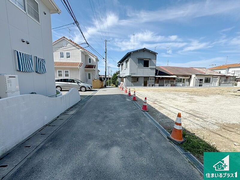 周辺は落ち着いた街並みの住宅地！子育てがしやすい住環境です！まだ未完成ですが、現地でしかわからない事もございます。是非一度ご覧ください。