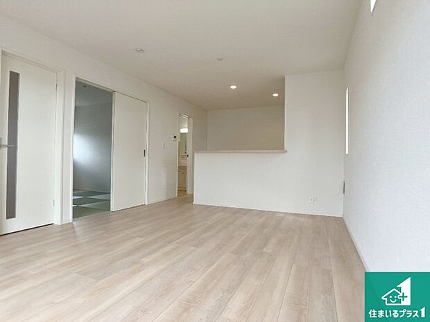 子供を見守りながらお料理が出来るため家族のコミュニケーションか増えます♪スペースが広く確保されている為お子様が大きくなったときは一緒に料理を楽しめます♪