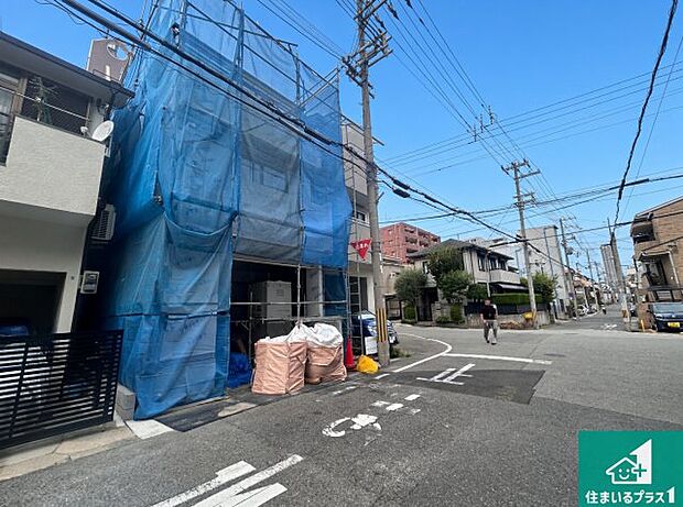 周辺は落ち着いた街並みの住宅地！子育てがしやすい住環境です！まだ未完成ですが、現地でしかわからない事もございます。是非一度ご覧ください。
