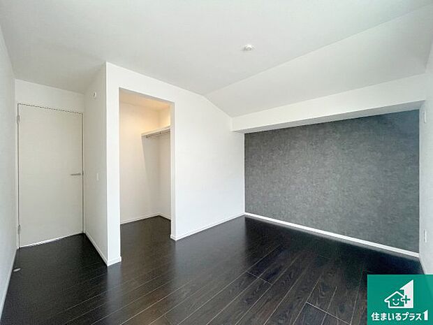 【洋室】シンプルな洋室は、自分好みのインテリアが楽しめます♪ご家族とインテリアや家具を選びに行くのは新築購入時の醍醐味の一つです。ぜひお楽しみください♪