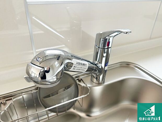 【キッチン水栓】浄水器を内蔵！炊飯時、お茶を作る時に安心してお水を使えます！お湯と冷水、浄水と原水、シャワーの切替えもワンタッチです！