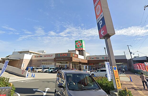 ライフ 安田諸口店