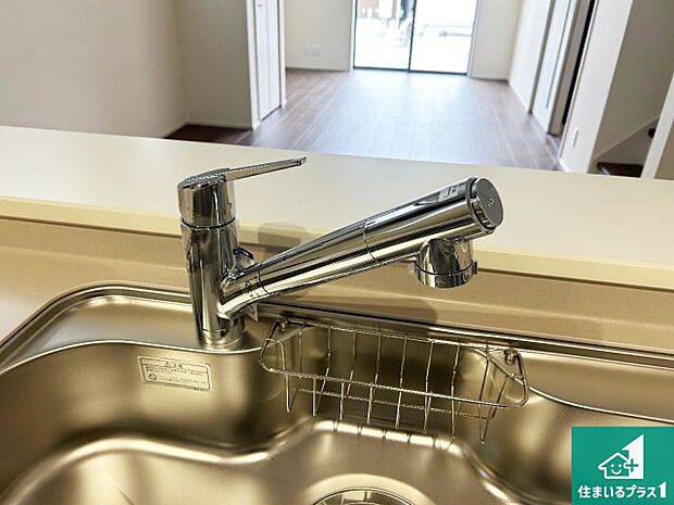 【キッチン水栓】浄水器を内蔵！炊飯時、お茶を作る時に安心してお水を使えます！お湯と冷水、浄水と原水、シャワーの切替えもワンタッチです！