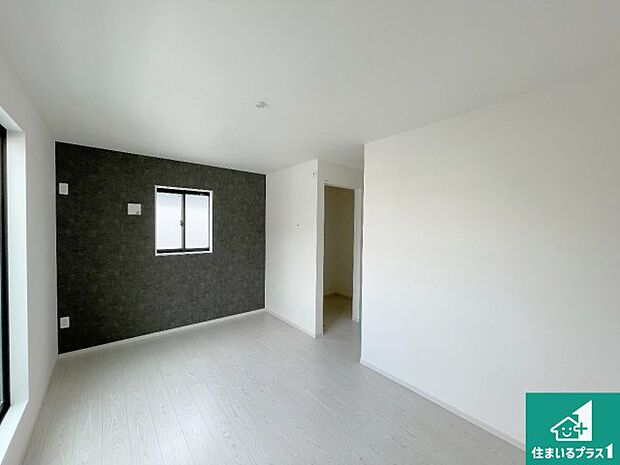 【洋室】シンプルな洋室は、自分好みのインテリアが楽しめます♪ご家族とインテリアや家具を選びに行くのは新築購入時の醍醐味の一つです。ぜひお楽しみください♪