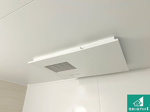 【浴室暖房乾燥機】四季を通して快適なバスライフをお手伝いする浴室暖房乾燥機!浴室の乾燥・暖房・涼風・換気はもちろん、24時間換気にも対応!