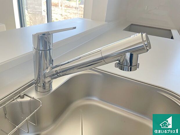 【キッチン水栓】浄水器を内蔵!炊飯時、お茶を作る時に安心してお水を使えます!お湯と冷水、浄水と原水、シャワーの切替えもワンタッチです!