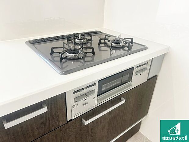 【コンロ】ダブル高火力Siセンサー付きコンロ!3口あるので、まとめて料理をする時も大活躍!