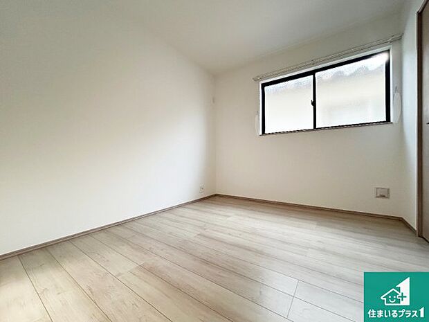 【洋室】シンプルな洋室は、自分好みのインテリアが楽しめます♪ご家族とインテリアや家具を選びに行くのは新築購入時の醍醐味の一つです。ぜひお楽しみください♪