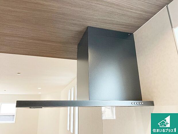 【レンジフード】スタイリッシュな印象のフラットタイプ!LED照明付き!