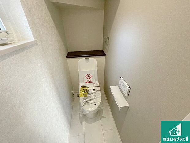 【トイレ】1・2階の2ヶ所にあるので、朝の忙しい時間の順番待ちもなく、深夜の利用にも大変便利です。