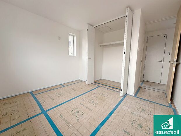 【洋室】シンプルな洋室は、自分好みのインテリアが楽しめます♪ご家族とインテリアや家具を選びに行くのは新築購入時の醍醐味の一つです。ぜひお楽しみください♪