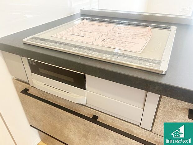 【IHコンロ】火を使わないので、安心なＩＨコンロ！でこぼこが無い構造なので、掃除もしやすく清潔に保てます！