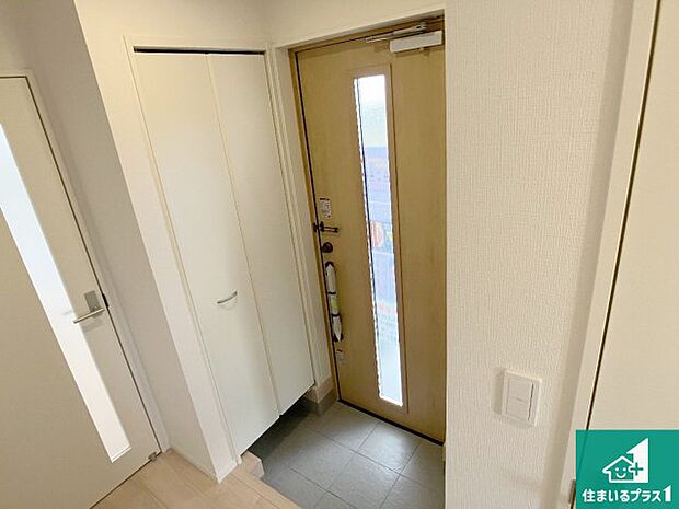 【玄関】シューズボックスにはたくさんの靴が収納できるので玄関周りはいつもスッキリ！ご家族が増えても安心！