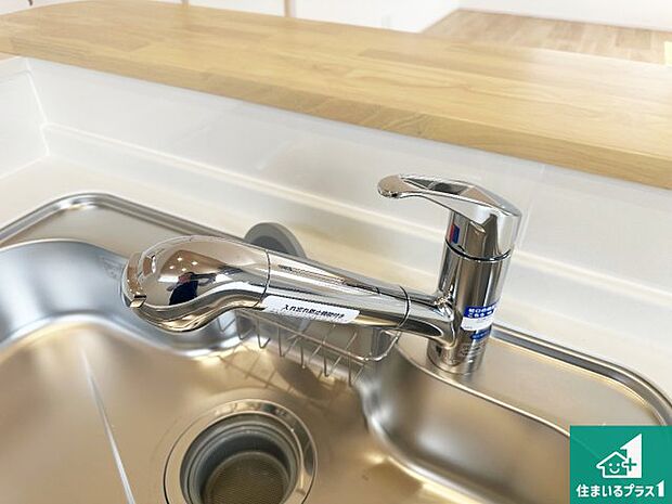 【キッチン水栓】浄水器を内蔵！炊飯時、お茶を作る時に安心してお水を使えます！お湯と冷水、浄水と原水、シャワーの切替えもワンタッチです！