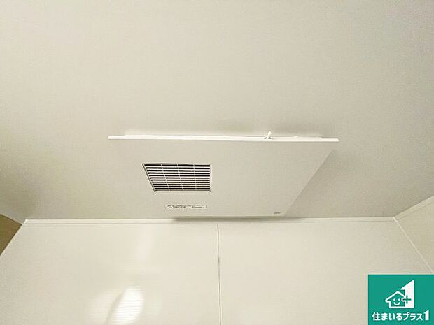 【浴室暖房乾燥機】四季を通して快適なバスライフをお手伝いする浴室暖房乾燥機!浴室の乾燥・暖房・涼風・換気はもちろん、24時間換気にも対応!