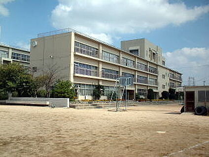 宝塚市立高司中学校 徒歩300m