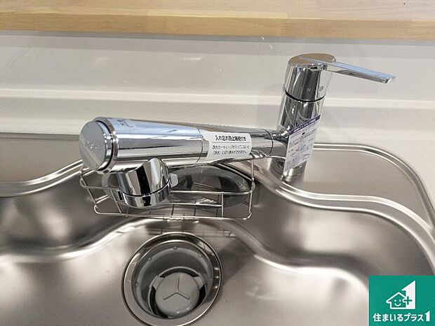 【キッチン水栓】浄水器を内蔵!炊飯時、お茶を作る時に安心してお水を使えます!お湯と冷水、浄水と原水、シャワーの切替えもワンタッチです!