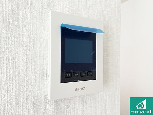 【カラーモニターインターホン】声だけでなく来訪者の姿や顔がモニターで確認できるので、小さなお子様がいらっしゃるご家庭でも安心できます!