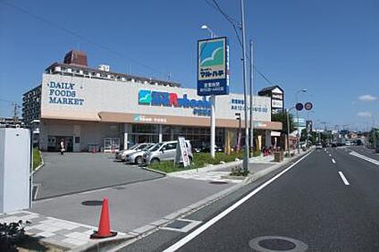 スーパーマルハチ 甲武橋店 徒歩829m