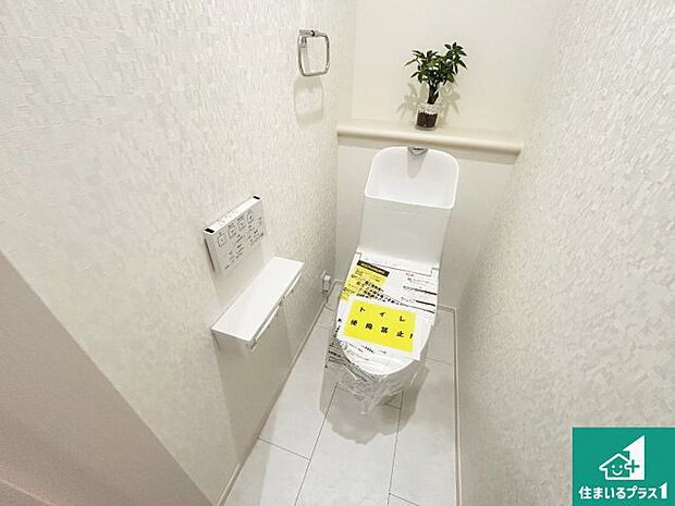 【トイレ】1・2階の2ヶ所にあるので、朝の忙しい時間の順番待ちもなく、深夜の利用にも大変便利です。