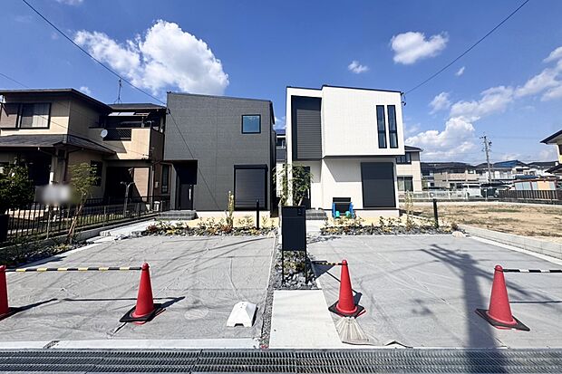 ■Photo/（右から）3号地、4号地外観■
買い物施設や医療機関が身近に揃い、日常生活の利便性が高いエリアです。