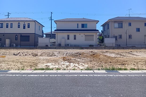 【現地写真】
小中学校 徒歩14分圏内で、何かと安心な環境です。浄水三本松公園 徒歩3分♪