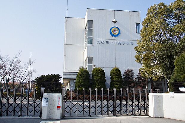 日高小学校まで約500~510m 徒歩7分
