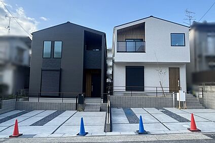 【外観連棟(右側1号地、左側2号地)】