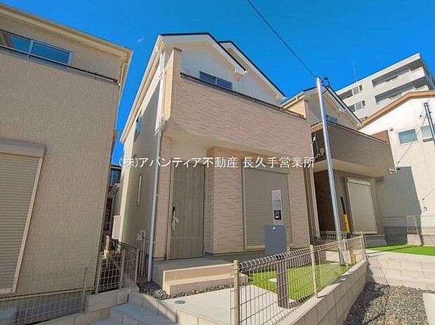【現地外観写真】C号棟外観写真(2026年5月撮影)
明るく柔らかな色合いがおしゃれな外観。家に帰るのが楽しみになりそうですね♪